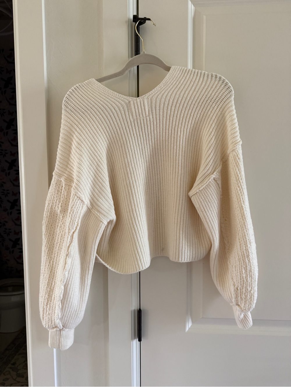 Free People Cream Cropped V-Neck Knit Sweater Small - Picture 7 of 7